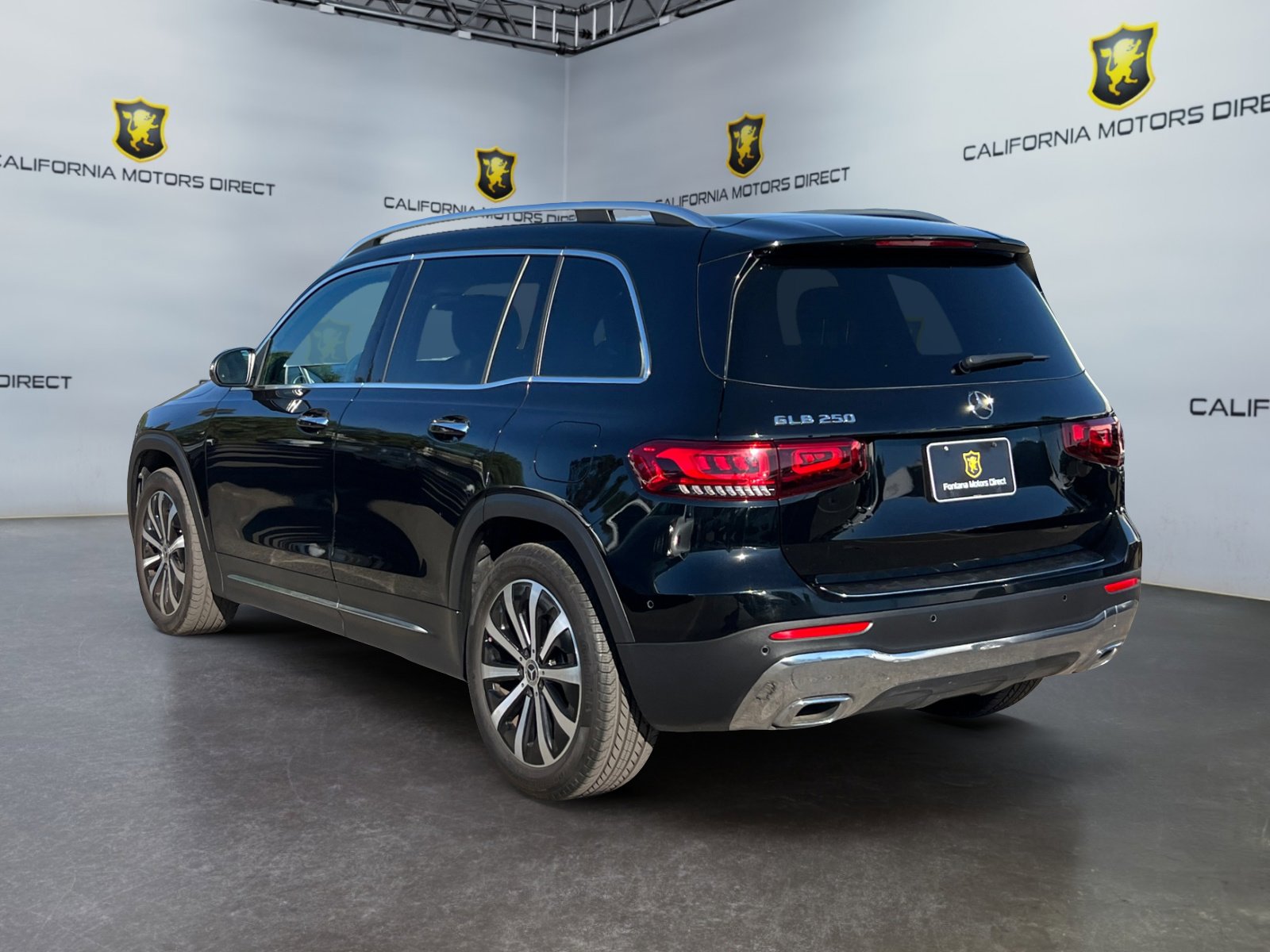 Used 2022 Mercedes-Benz GLB 250 w/ Premium Package Lite image 3