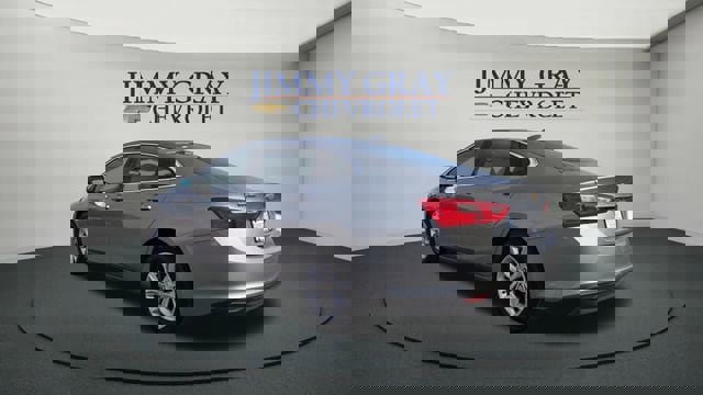 Used 2024 Chevrolet Malibu LT image 3