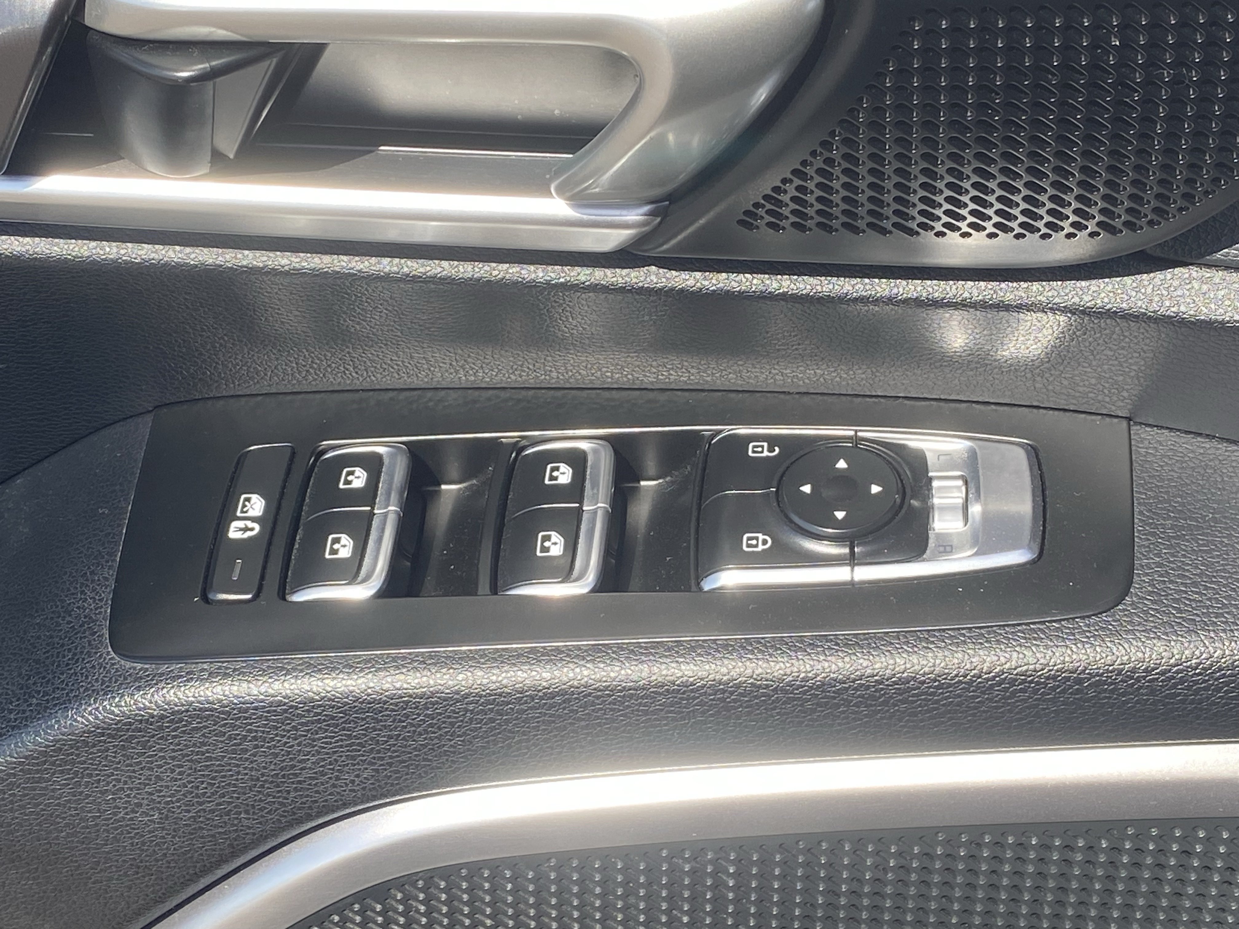 Certified 2024 Kia Telluride LX FWD image 20