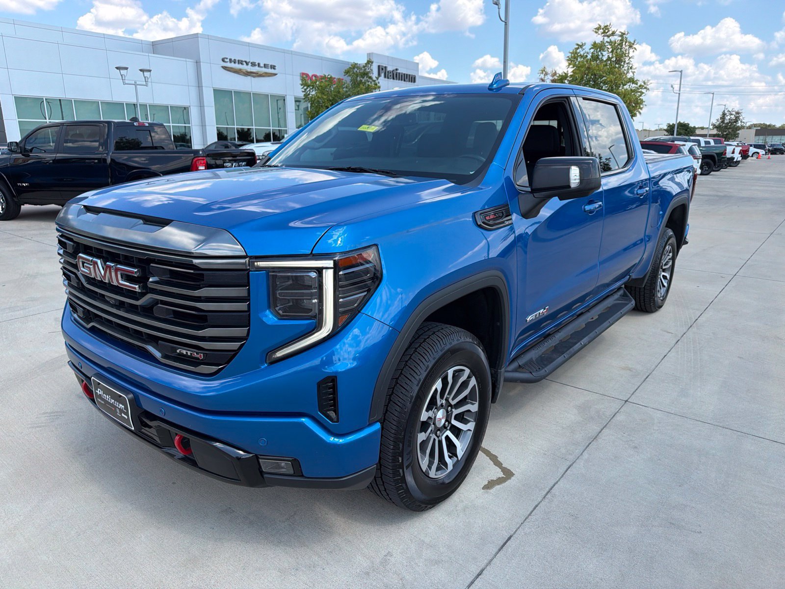 Used 2023 GMC Sierra 1500 AT4 w/ AT4 Premium Package AWD/4WD image 9