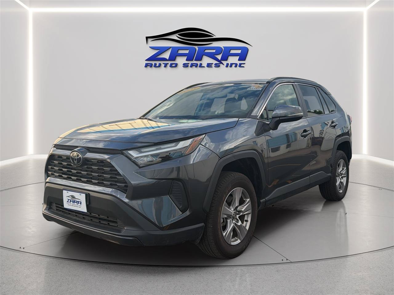Used 2025 Toyota RAV4 XLE FWD image 3