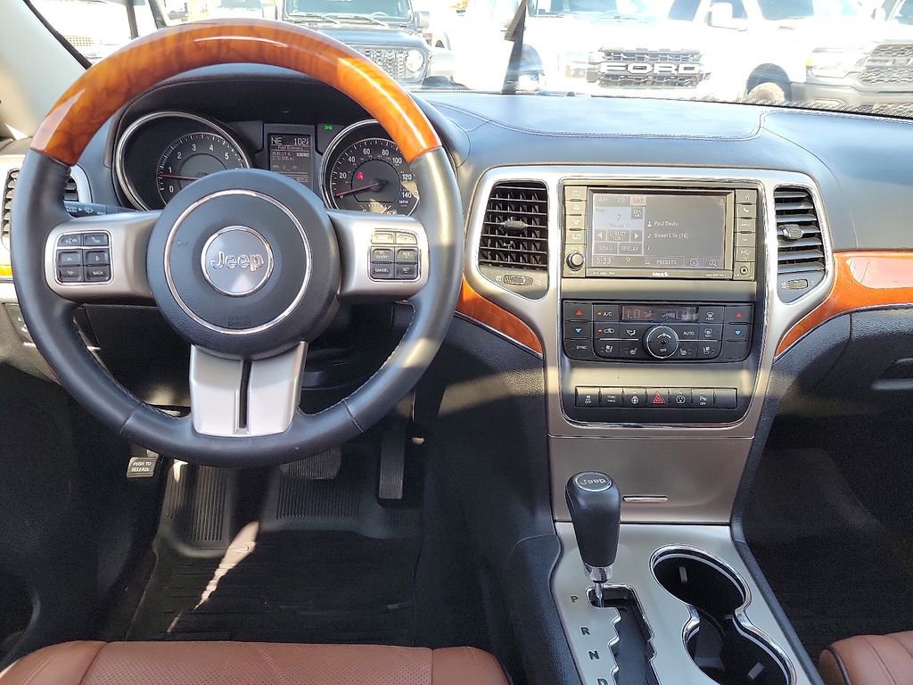 Used 2013 Jeep Grand Cherokee Overland w/ Advance Technology Group AWD/4WD image 17