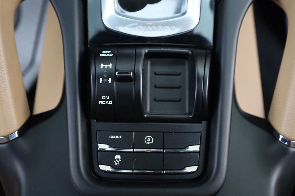 Used 2016 Porsche Cayenne image 39