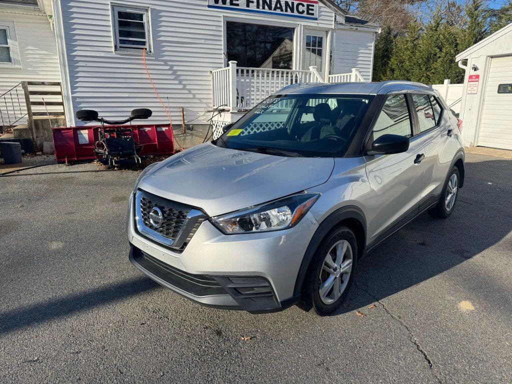 Used 2018 Nissan Kicks S FWD image 2