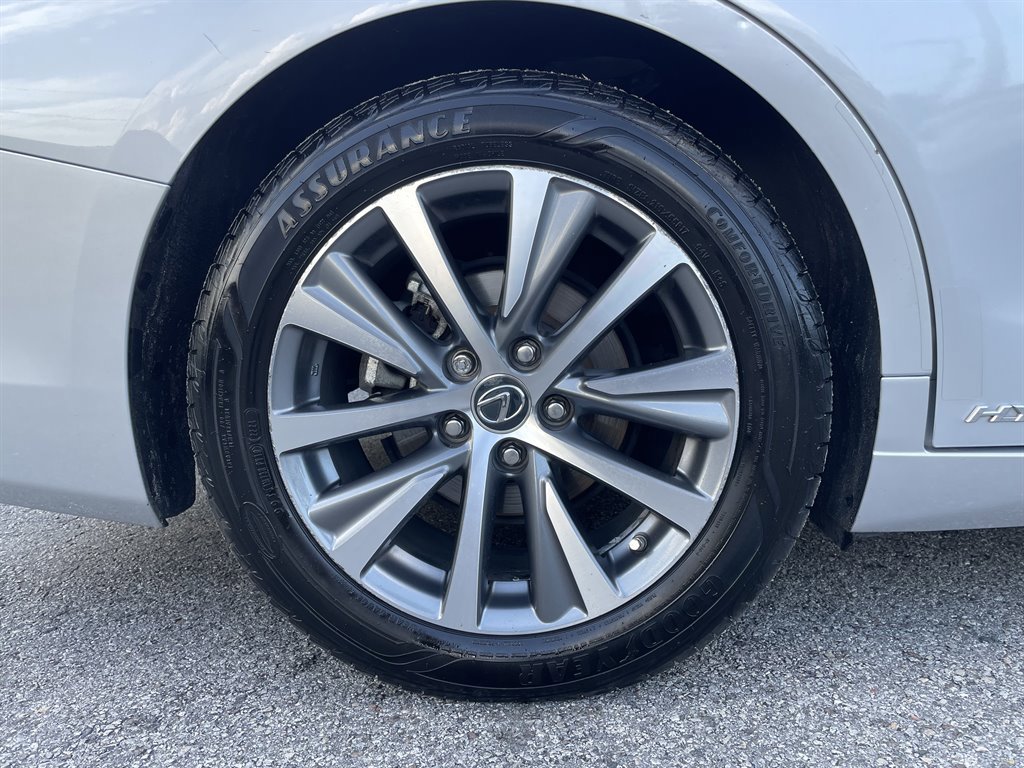 Used 2020 Lexus ES 300h w/ Premium Package FWD image 37