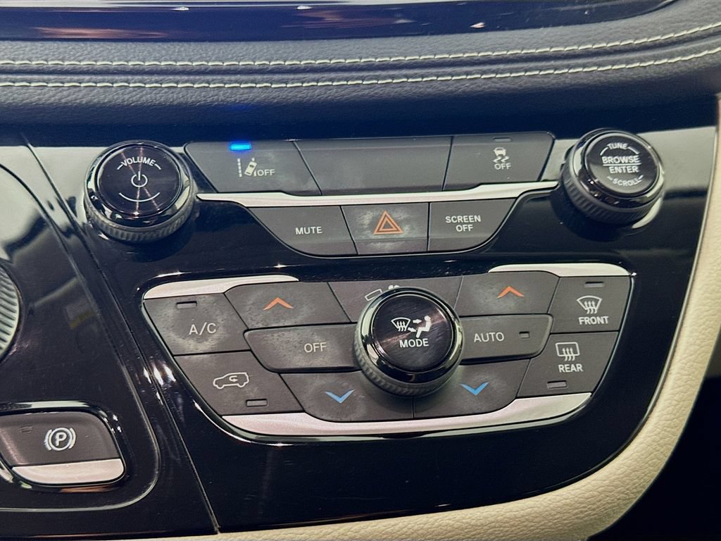 Used 2022 Chrysler Pacifica Touring-L FWD image 18