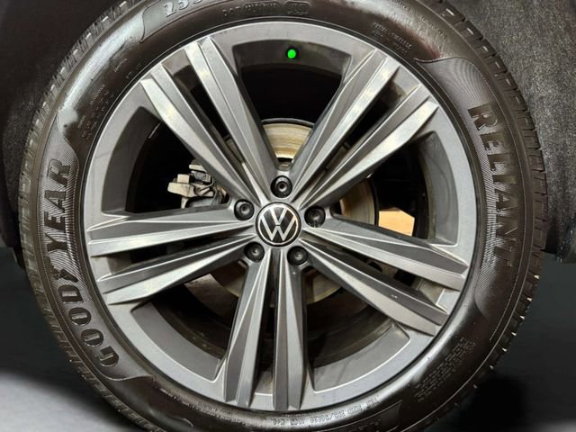 Used 2020 Volkswagen Atlas Cross Sport SEL image 29