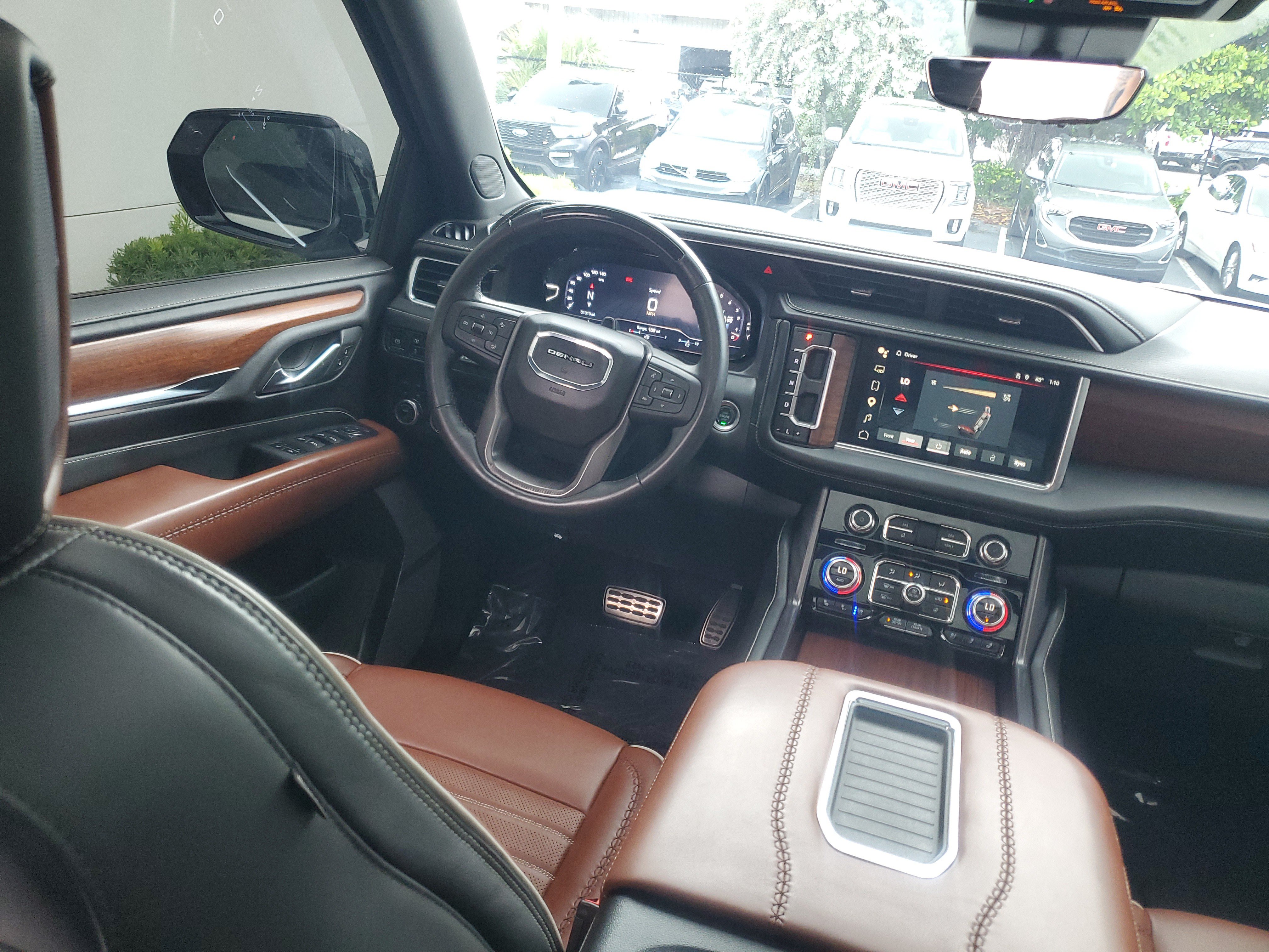 Used 2024 GMC Yukon Denali Ultimate AWD/4WD image 14