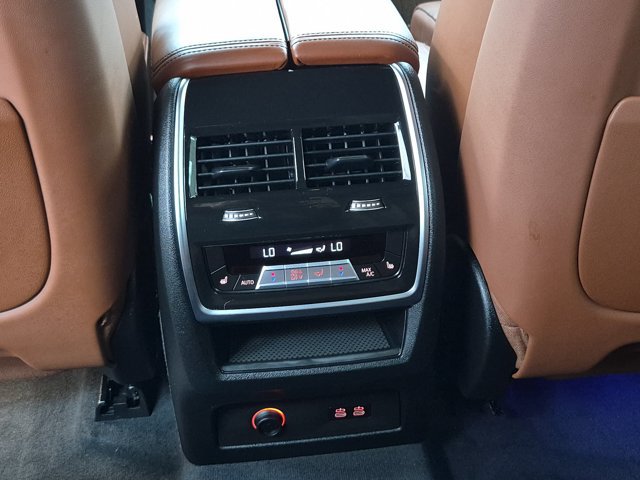 Used 2025 BMW X7 M60i AWD/4WD image 19