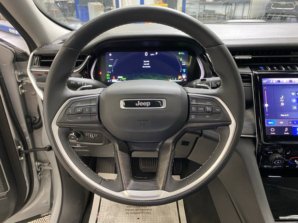 Used 2023 Jeep Grand Cherokee 4WD 4xe image 16