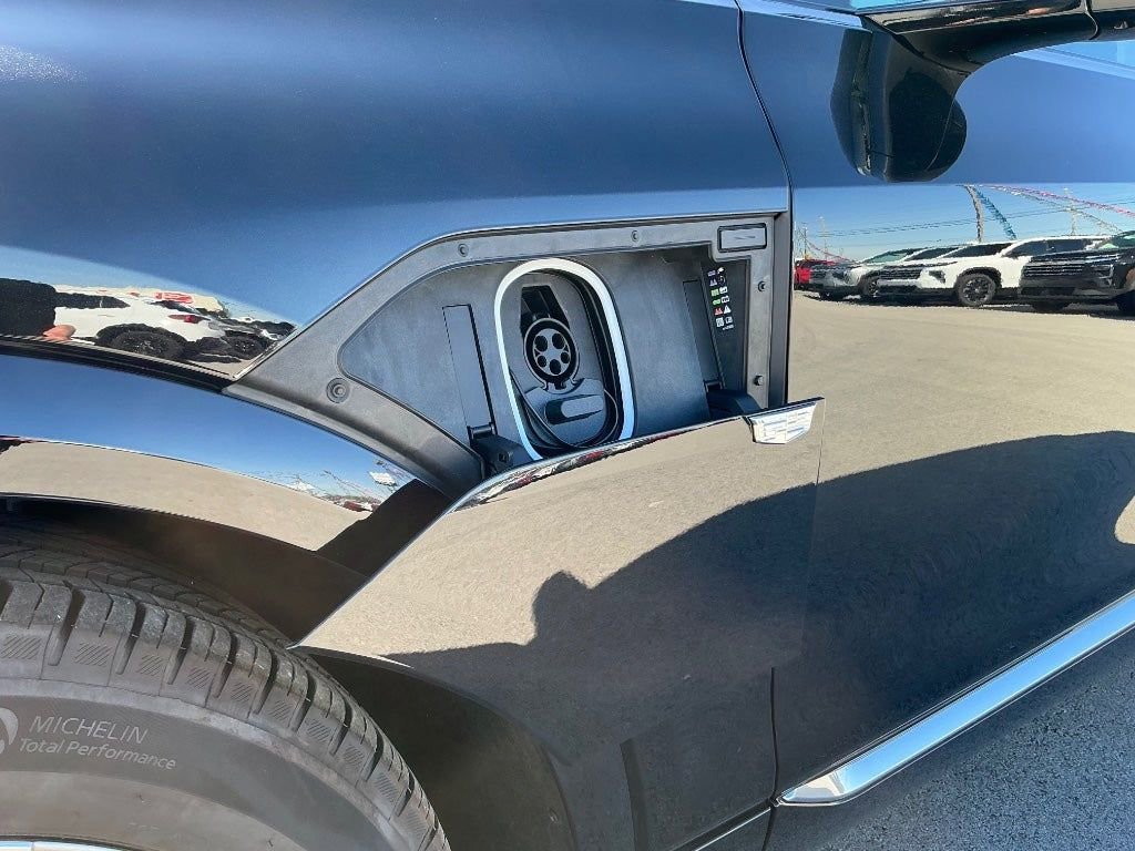 Used 2024 Cadillac Lyriq Luxury image 12