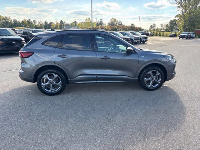 Used 2024 Ford Escape ST-Line w/ Tech Pack #1 AWD/4WD image 2
