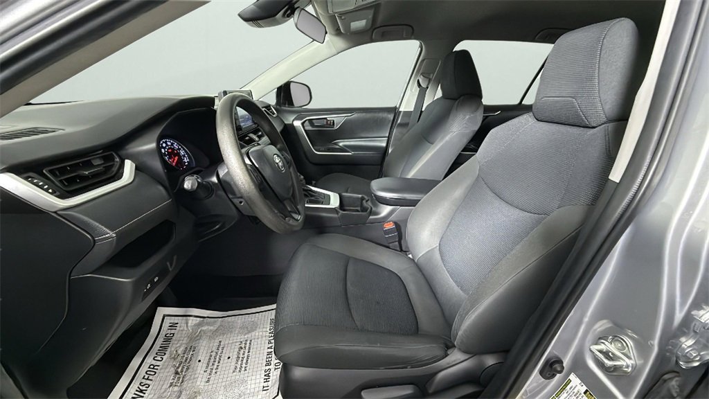 Used 2022 Toyota RAV4 LE image 17
