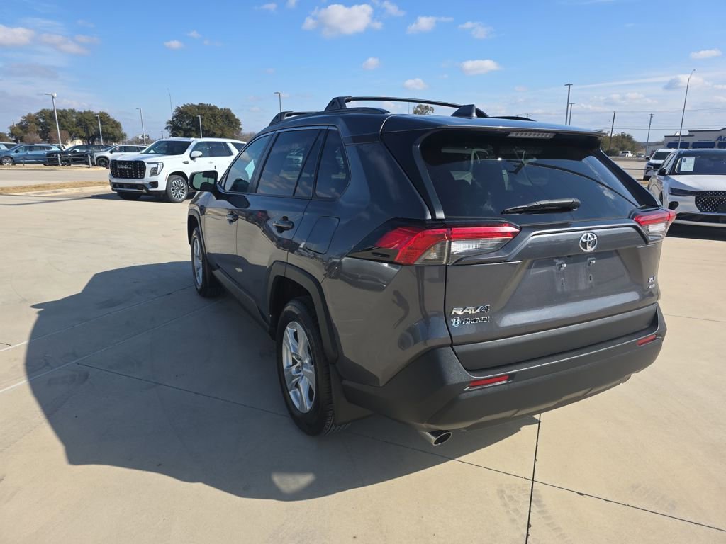 Used 2021 Toyota RAV4 XLE image 15
