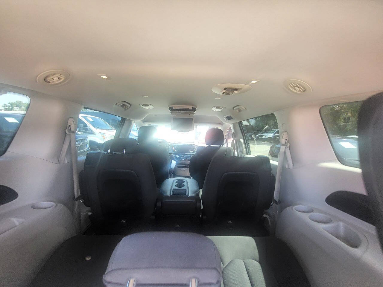 Used 2017 Chrysler Pacifica Touring w/ Tire & Wheel Group FWD image 34