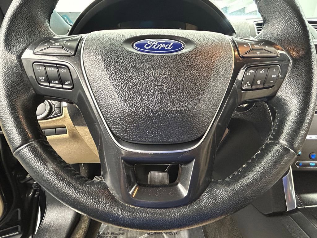 Used 2017 Ford Explorer Limited image 32