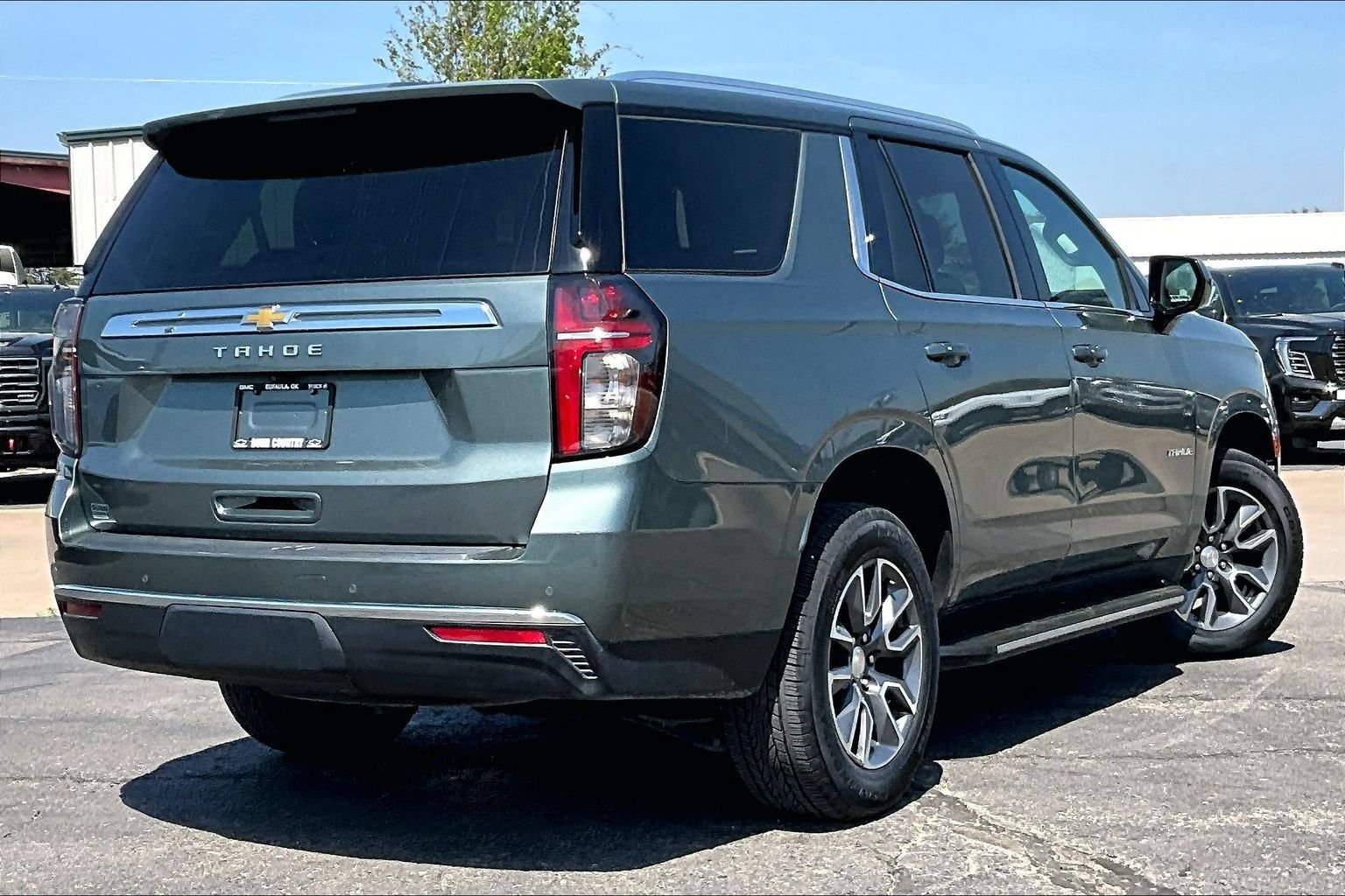 Used 2023 Chevrolet Tahoe LS AWD/4WD image 2