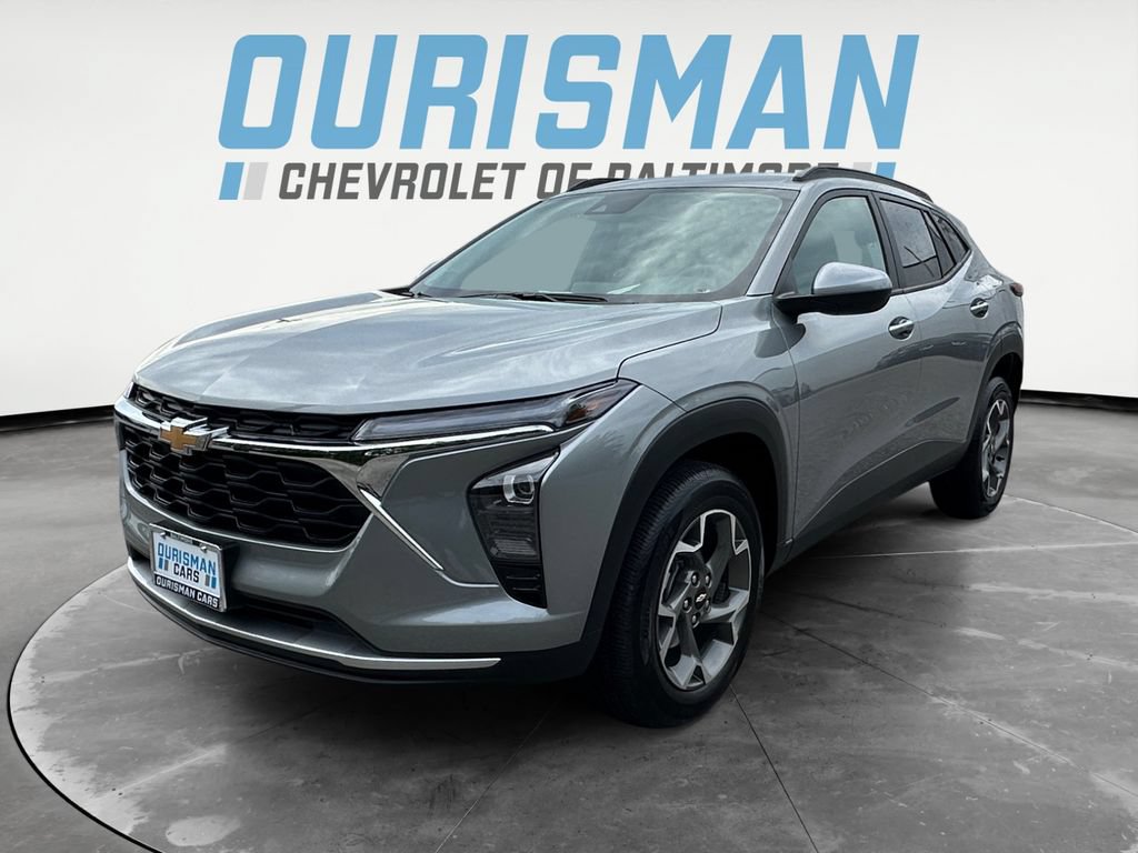 Used 2025 Chevrolet Trax LT w/ Driver Confidence Package FWD image 2