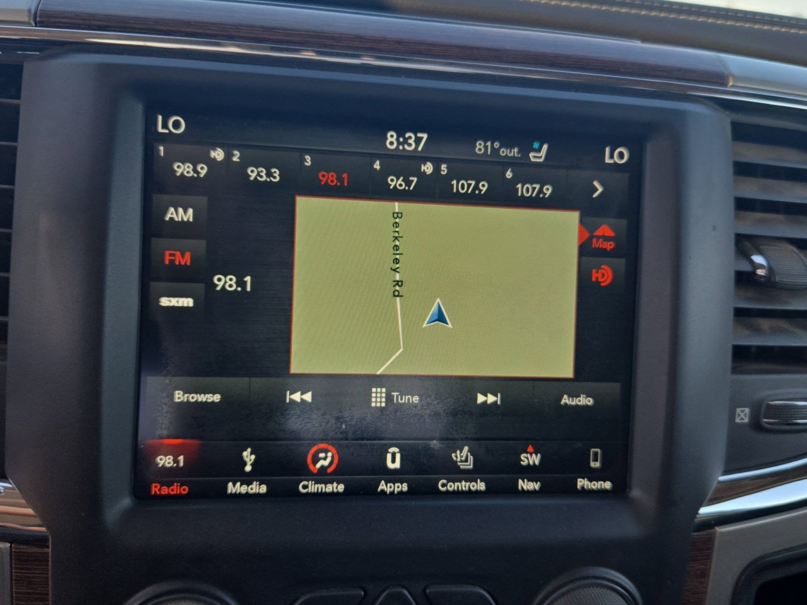 Used 2018 RAM 2500 Laramie w/ Convenience Group AWD/4WD image 11