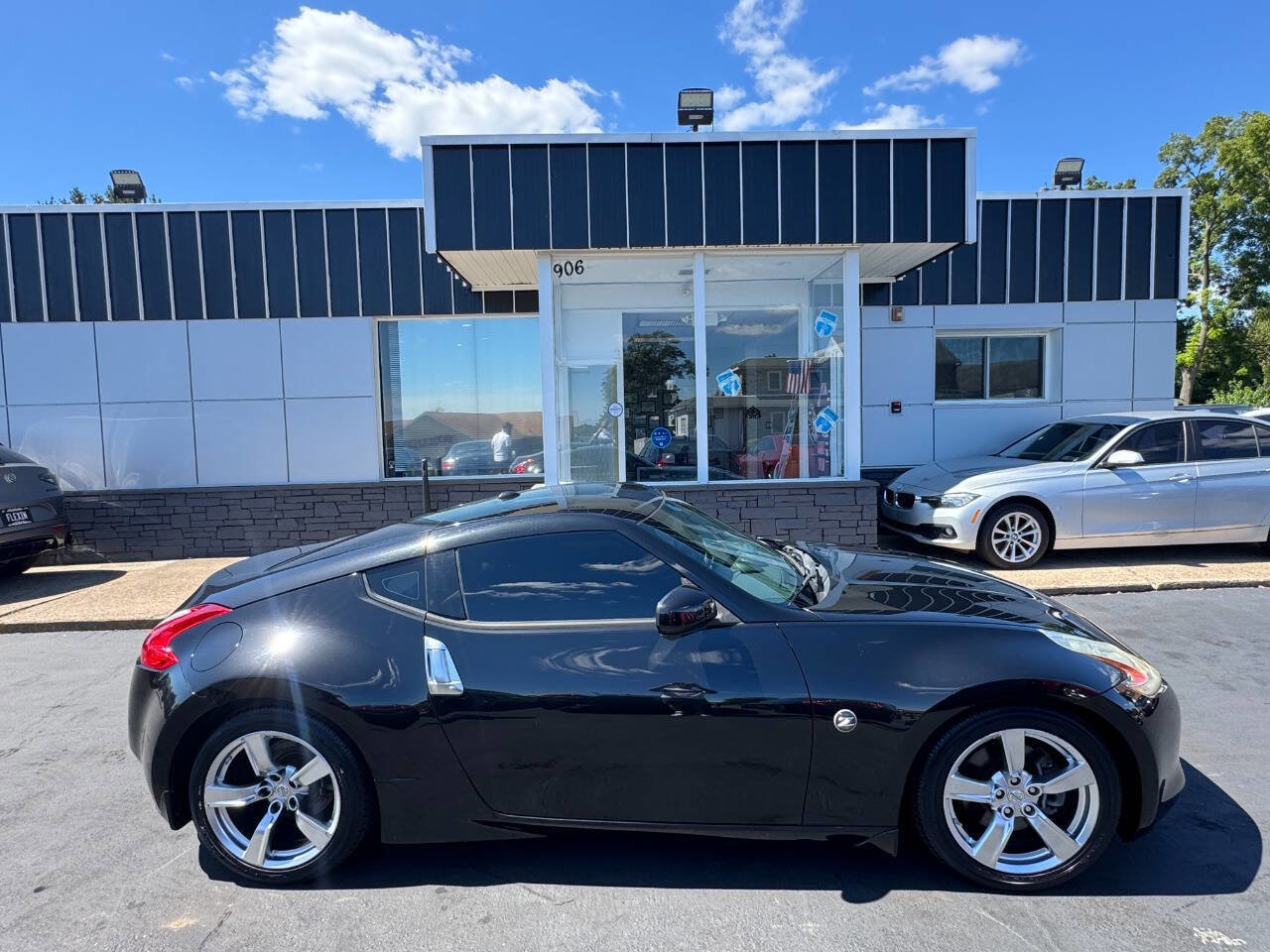 Used 2009 Nissan 370Z Touring image 9