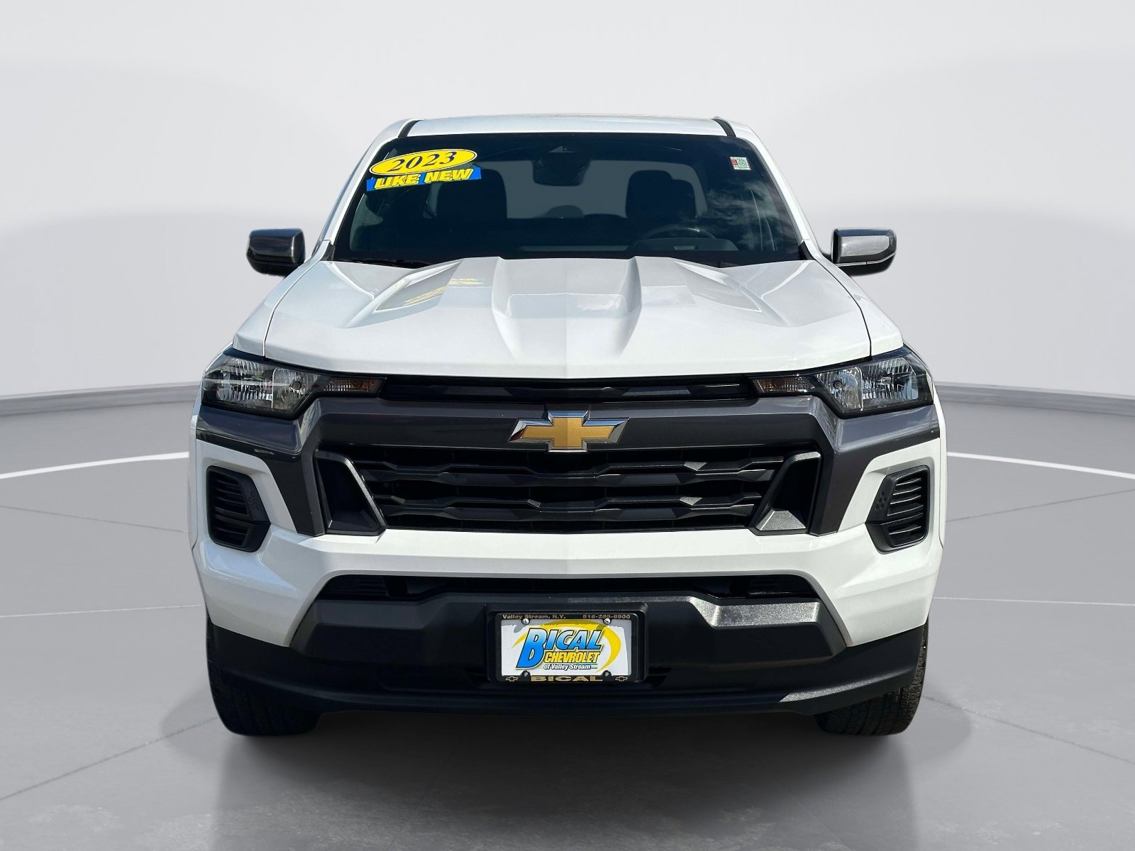 Used 2023 Chevrolet Colorado LT RWD image 2