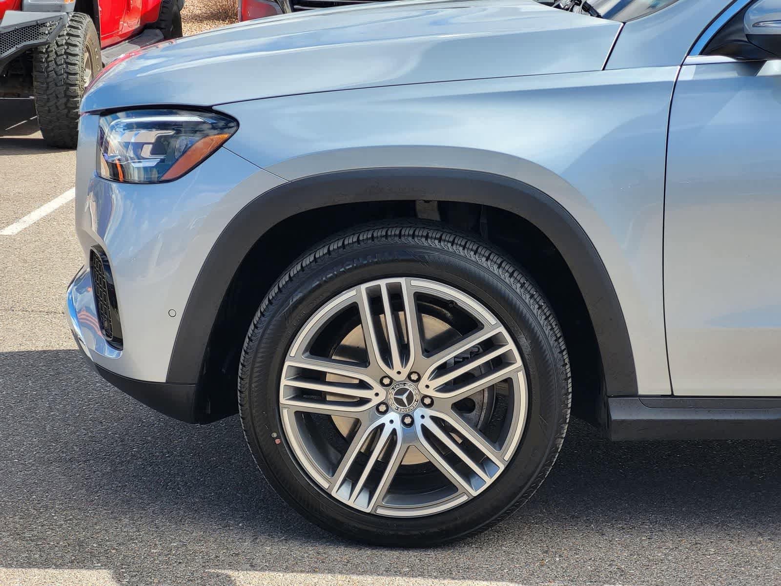 Used 2024 Mercedes-Benz GLS 450 4MATIC image 9