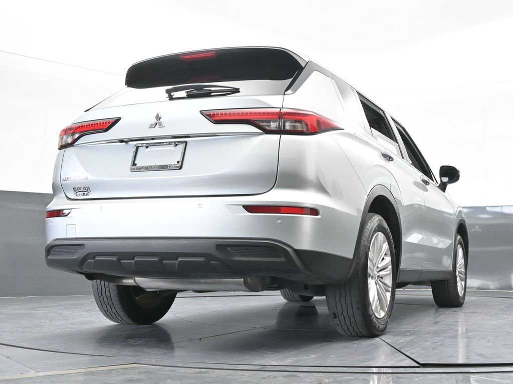Used 2024 Mitsubishi Outlander ES image 23