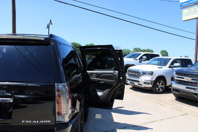 Used 2014 Cadillac Escalade Premium RWD image 40