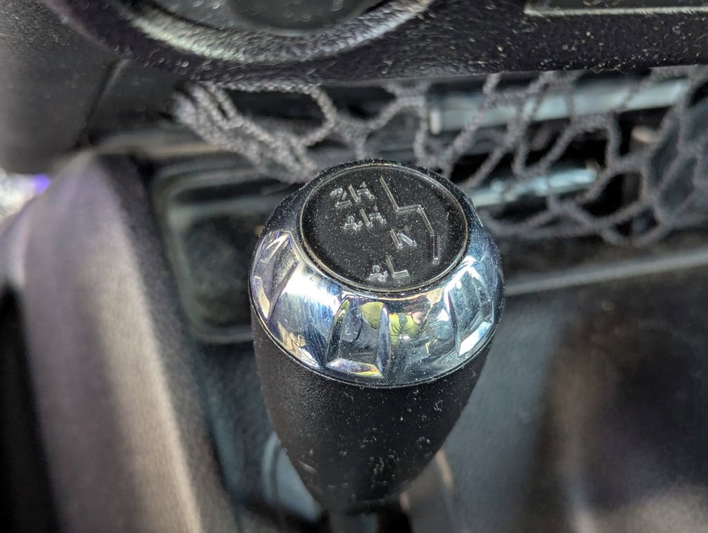 Used 2016 Jeep Wrangler Unlimited Sahara w/ Connectivity Group AWD/4WD image 16