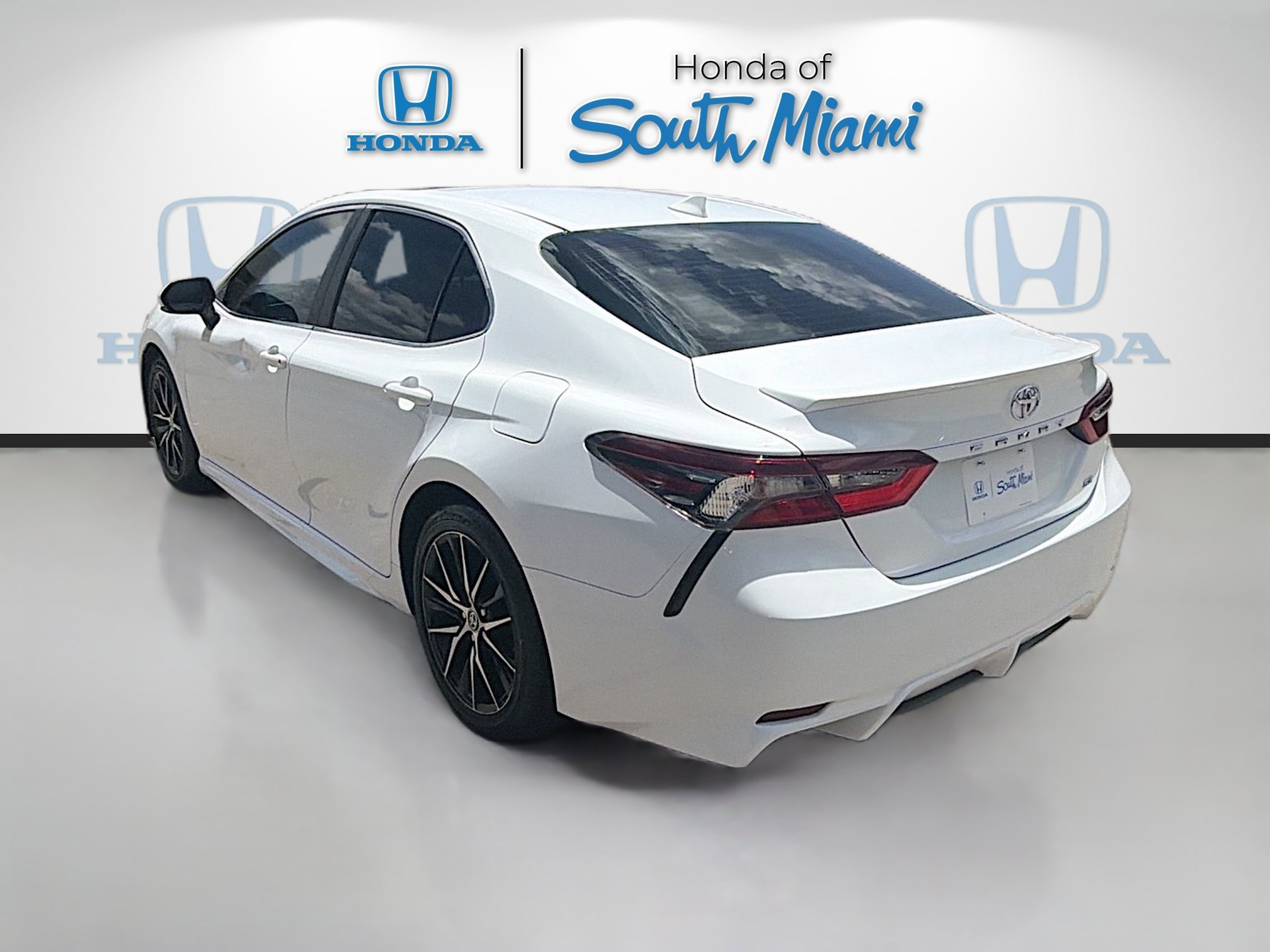Used 2022 Toyota Camry SE w/ Convenience Package FWD image 5