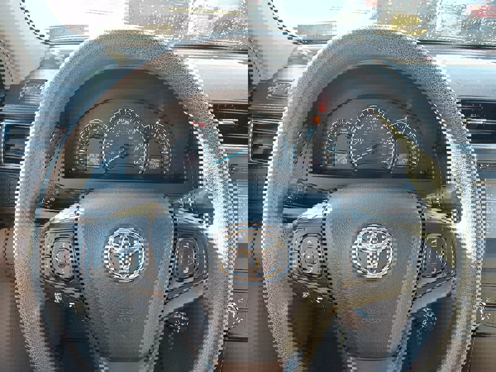 Used 2015 Toyota Camry LE image 17