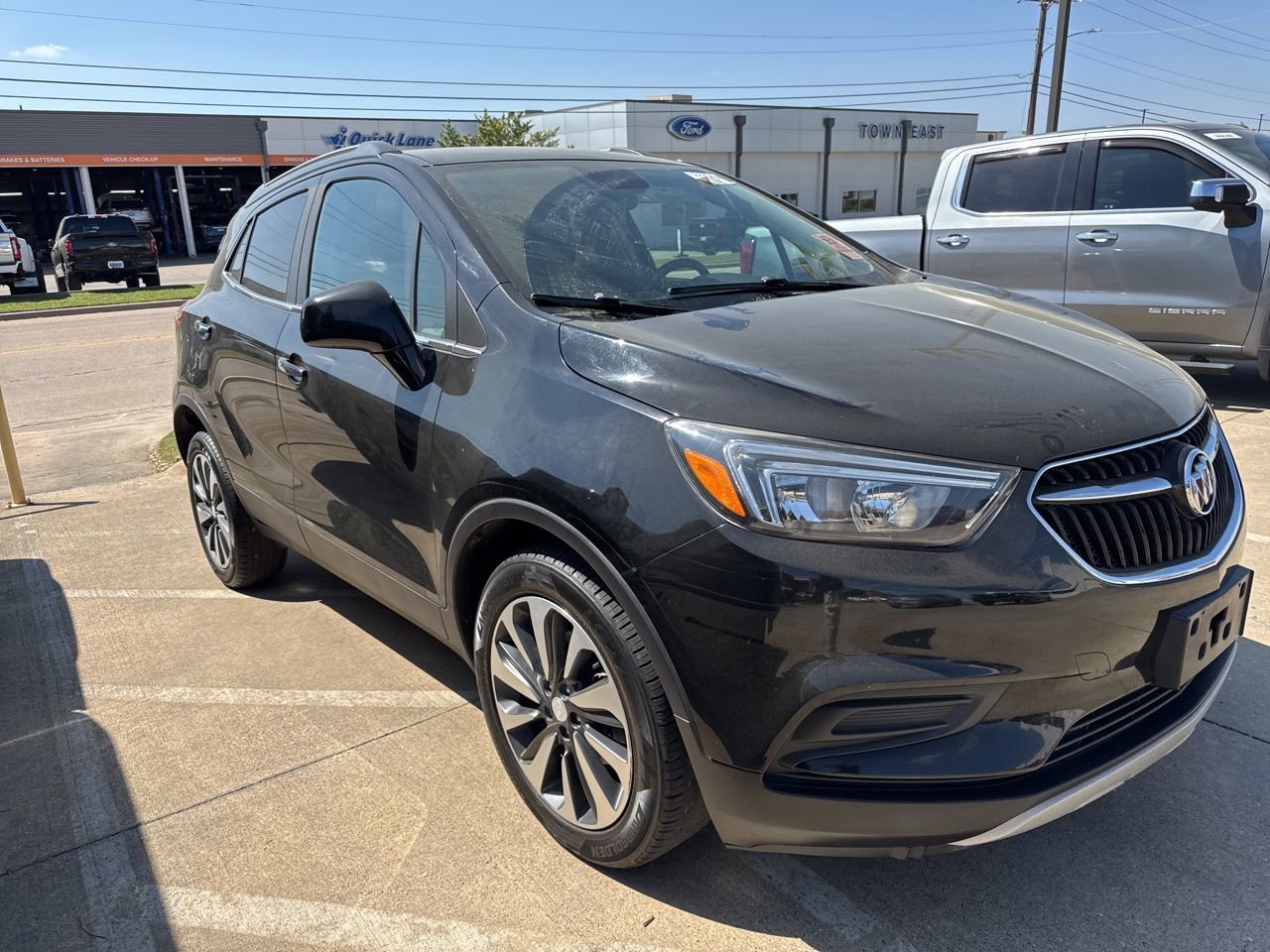 Used 2021 Buick Encore Preferred image 3