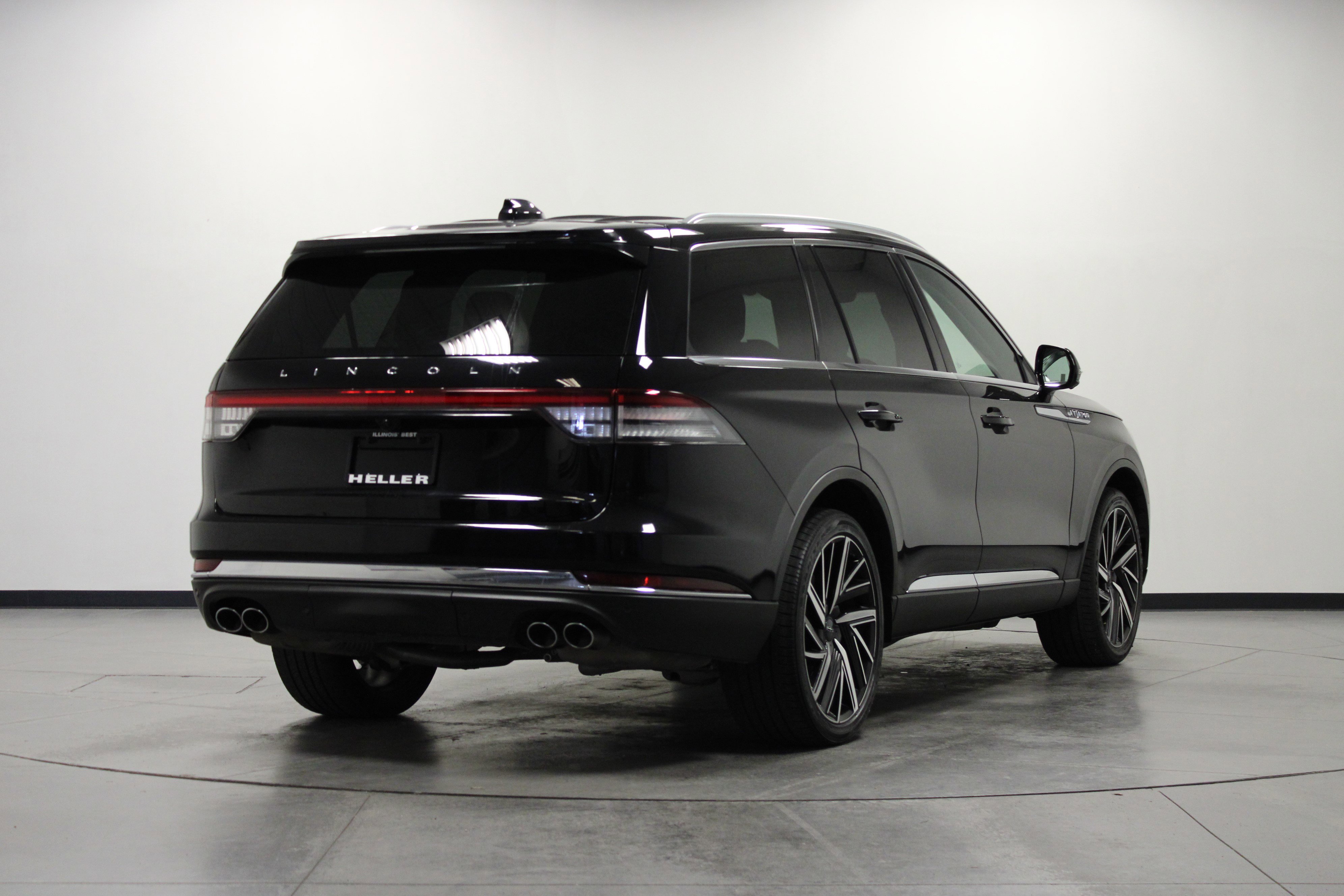 Used 2025 Lincoln Aviator Reserve w/ Equipment Group 201A AWD/4WD image 4