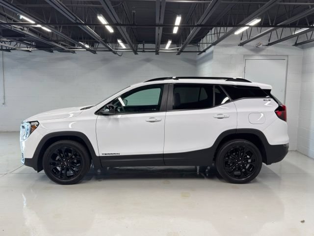Used 2022 GMC Terrain SLE w/ Driver Convenience Package AWD/4WD image 4