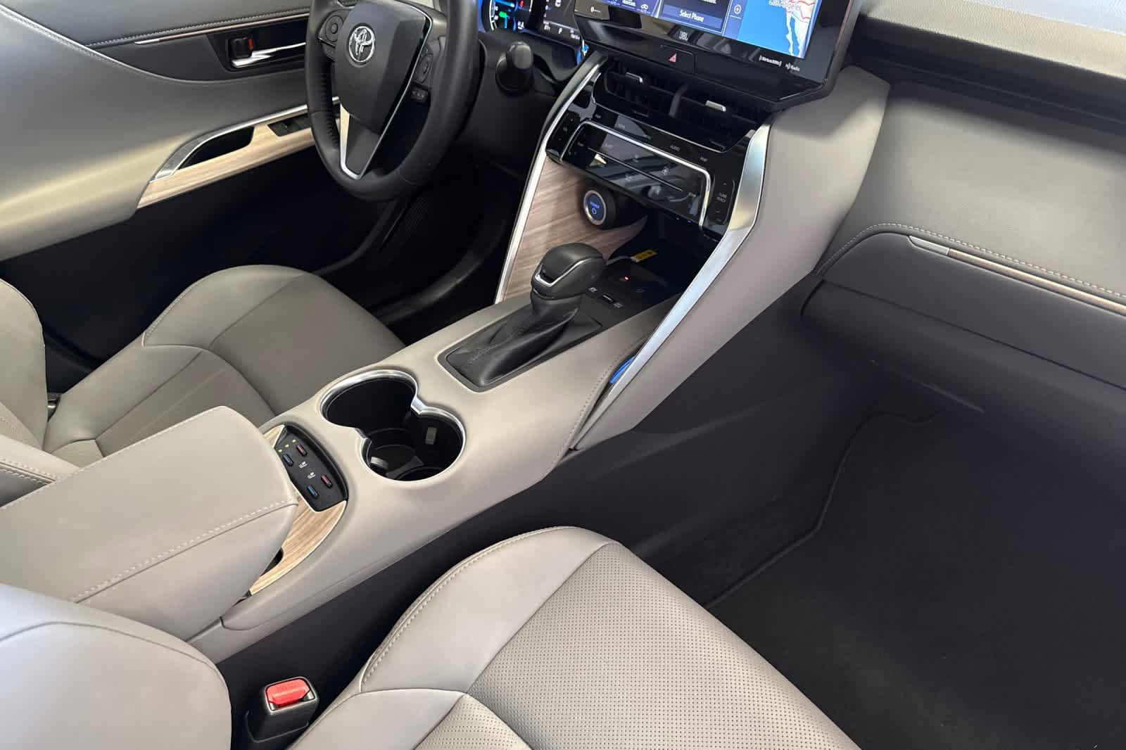 Used 2022 Toyota Venza Limited AWD/4WD image 16