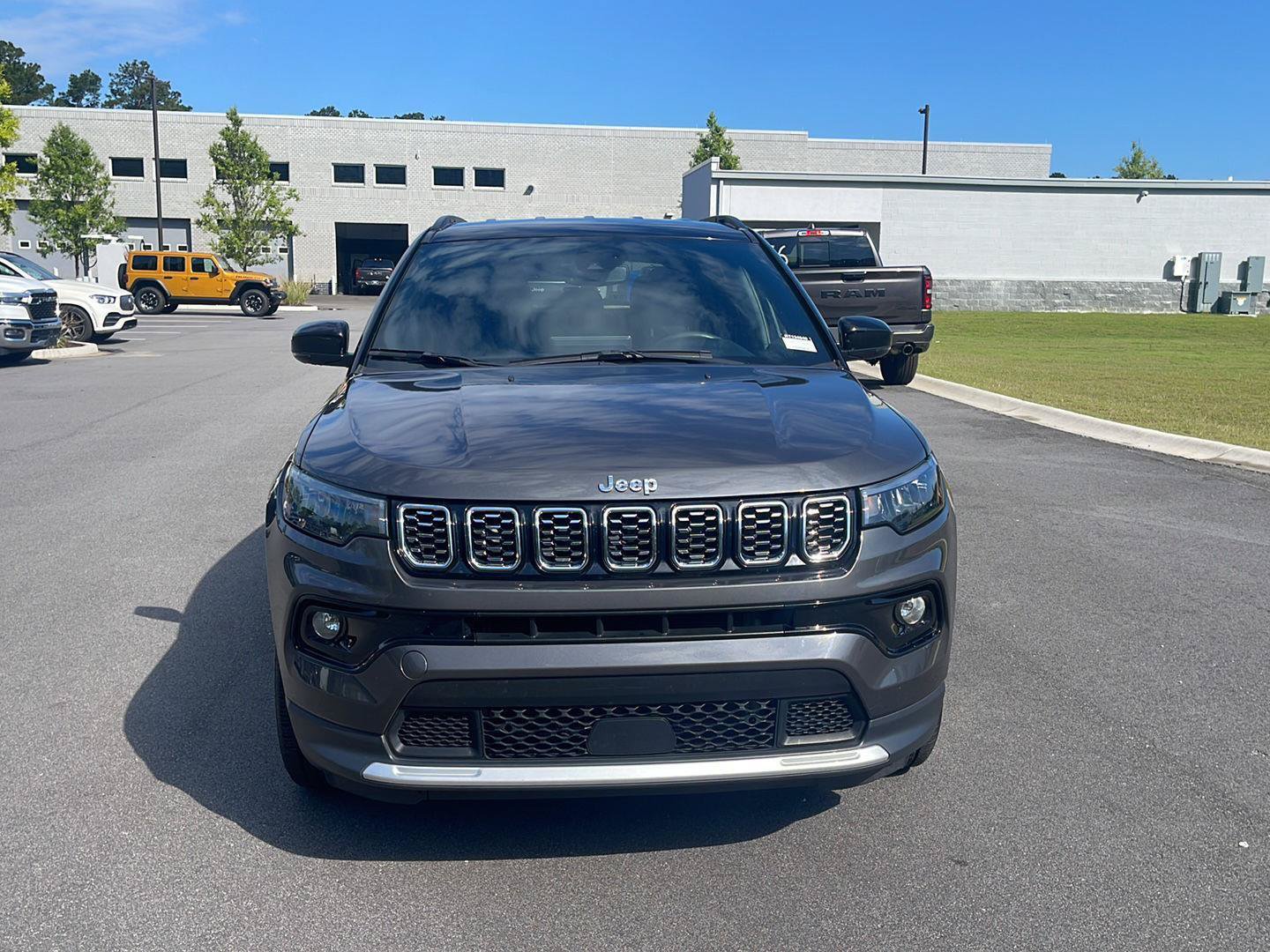 Used 2024 Jeep Compass Limited AWD/4WD image 2