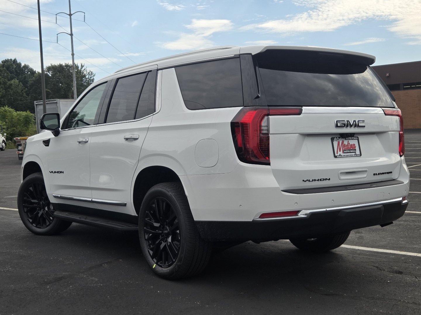 New 2027 GMC Yukon Elevation w/ Elevation Premium Package AWD/4WD image 17