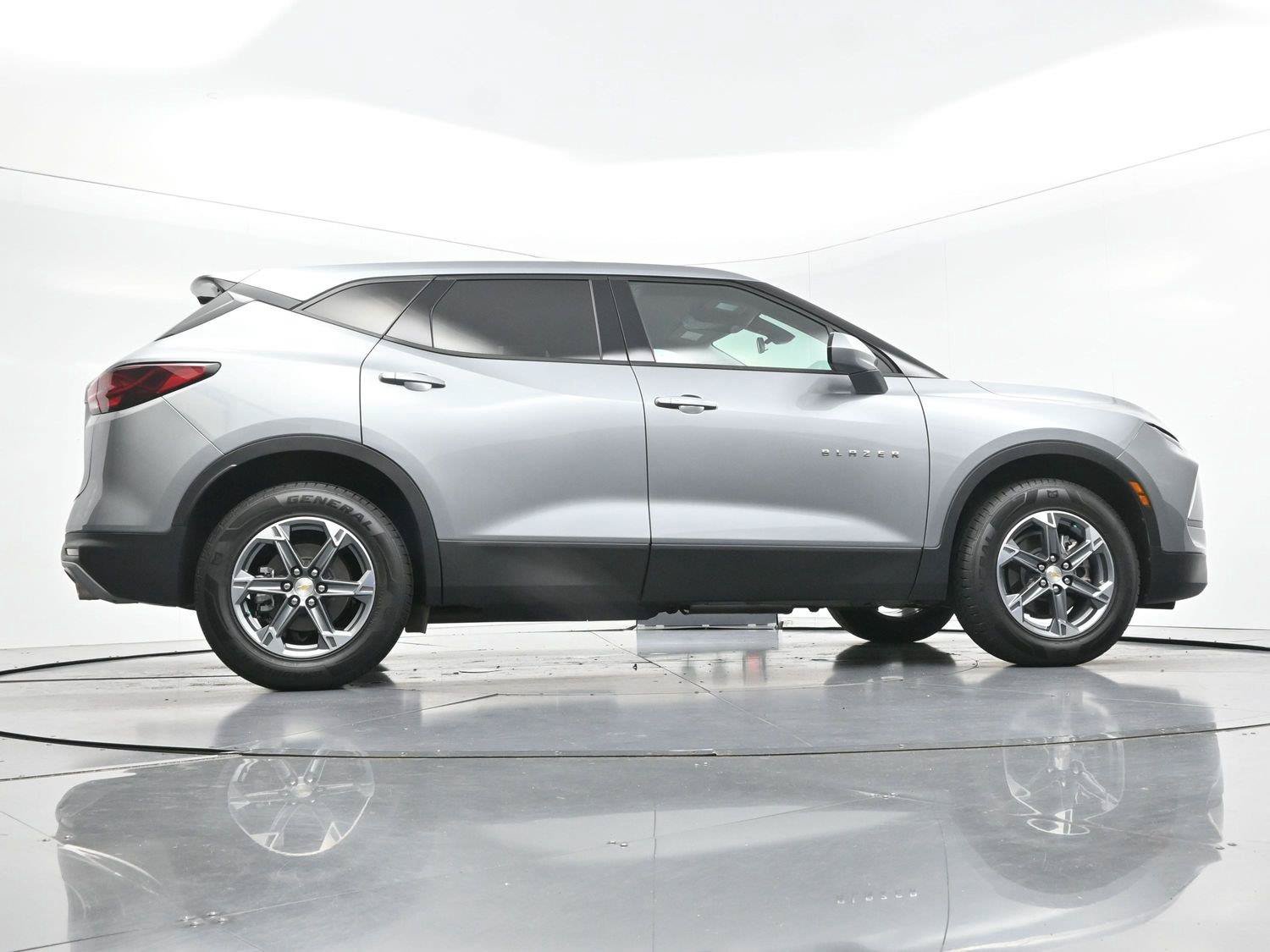 Used 2025 Chevrolet Blazer LT AWD/4WD image 49