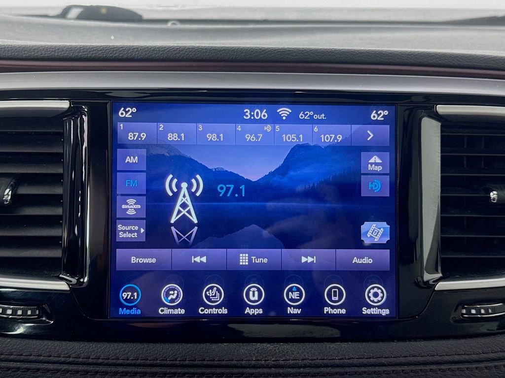 Used 2019 Chrysler Pacifica Limited w/ Tire & Wheel Group image 17