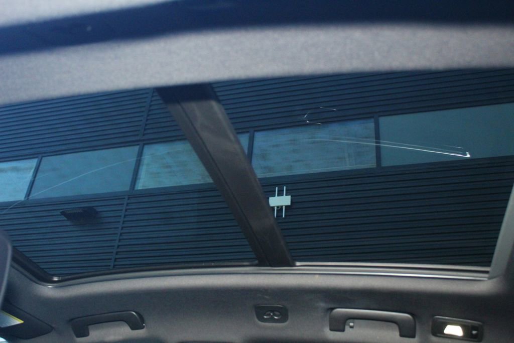 Certified 2025 Porsche Macan image 26