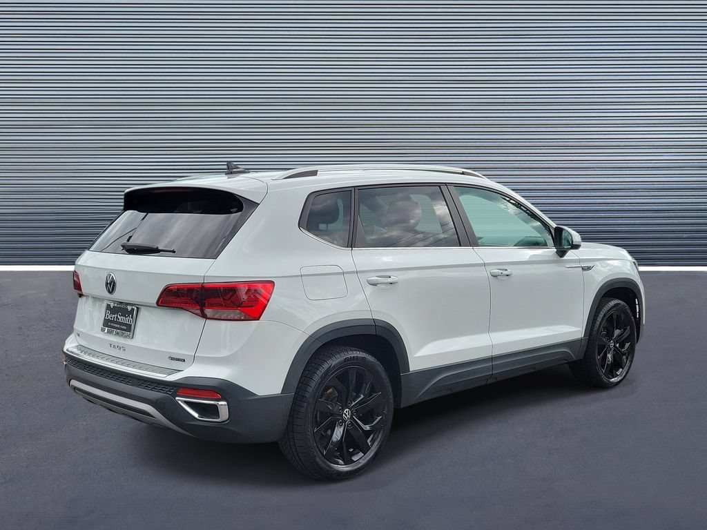 Used 2023 Volkswagen Taos SE w/ Panoramic Sunroof Package AWD/4WD image 3