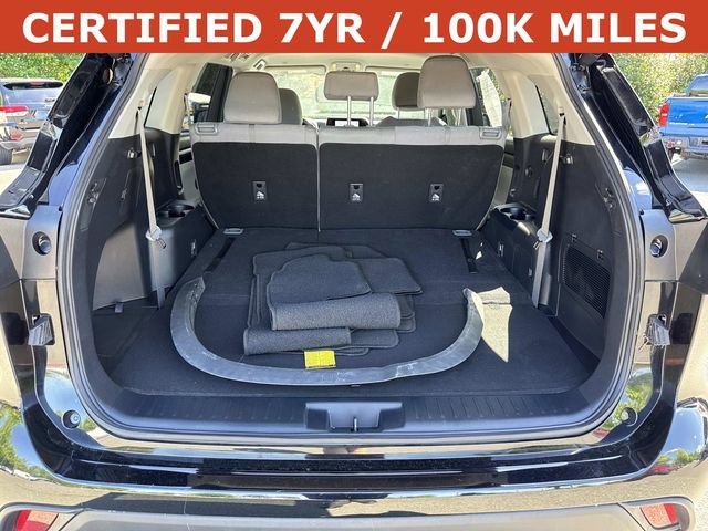 Used 2024 Toyota Highlander LE FWD image 12