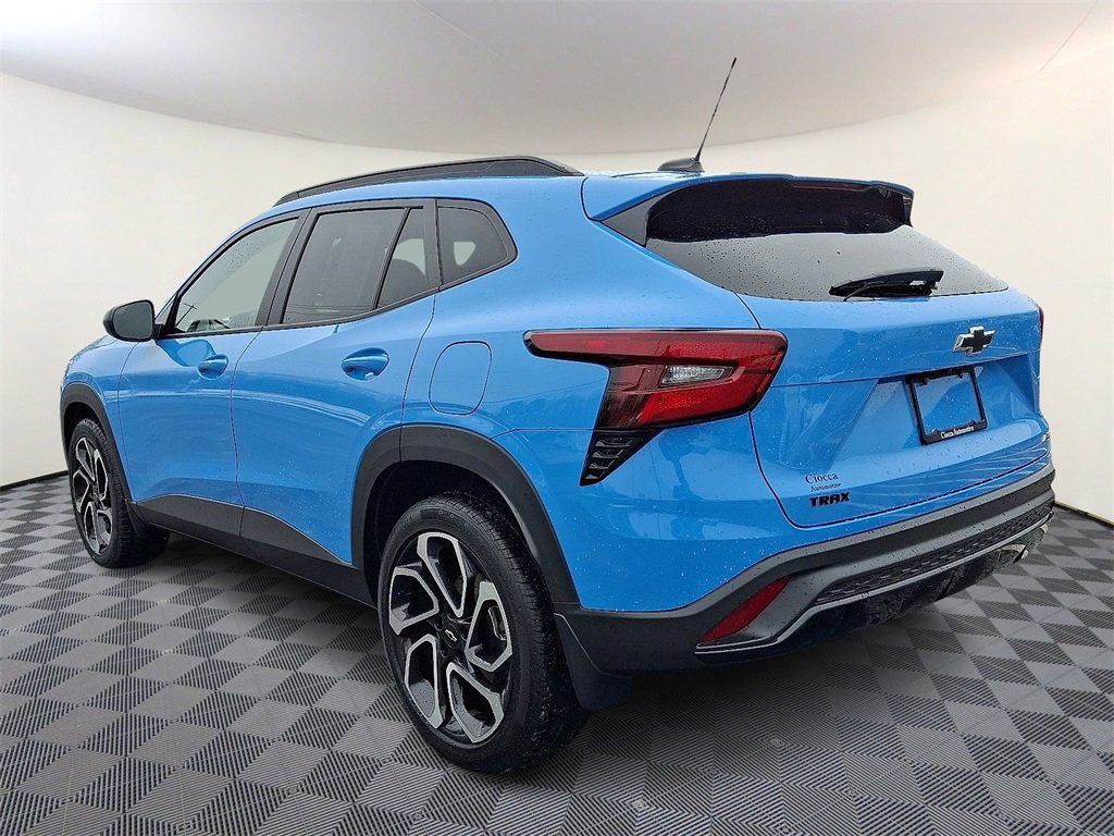 Used 2024 Chevrolet Trax RS w/ Sunroof Package image 7