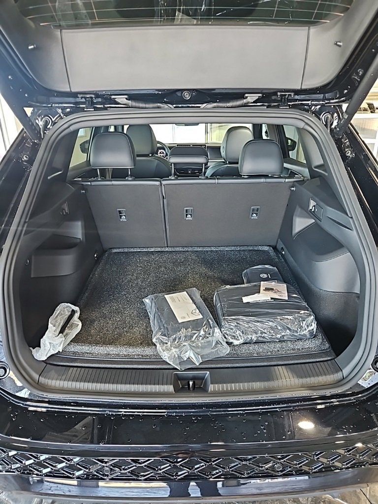 New 2026 Volkswagen Tiguan SE R-Line image 19