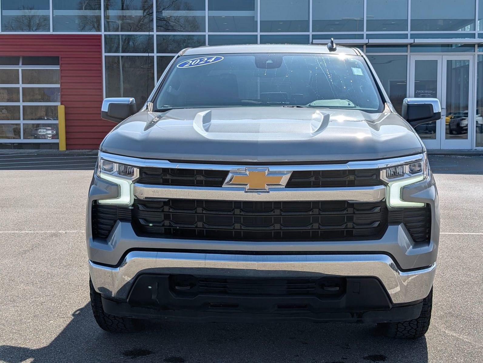 Used 2024 Chevrolet Silverado 1500 LT image 2