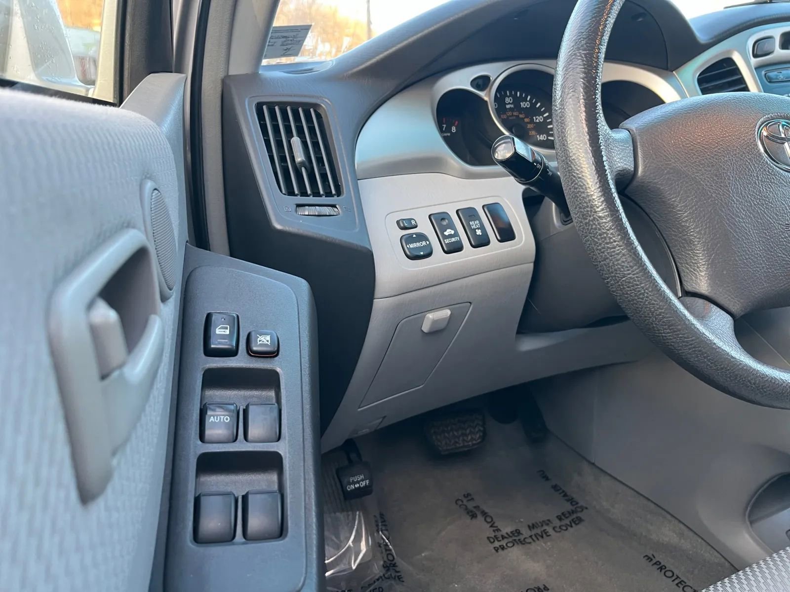 Used 2005 Toyota Highlander Limited image 19