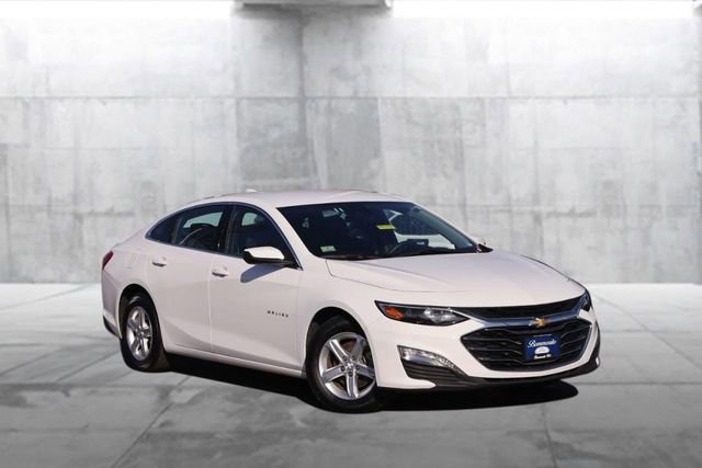 Used 2024 Chevrolet Malibu LT image 2