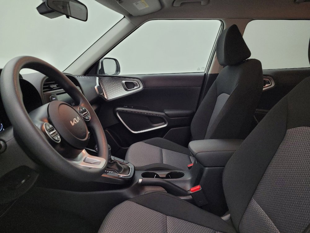 Used 2025 Kia Soul LX w/ LX Technology Package image 17