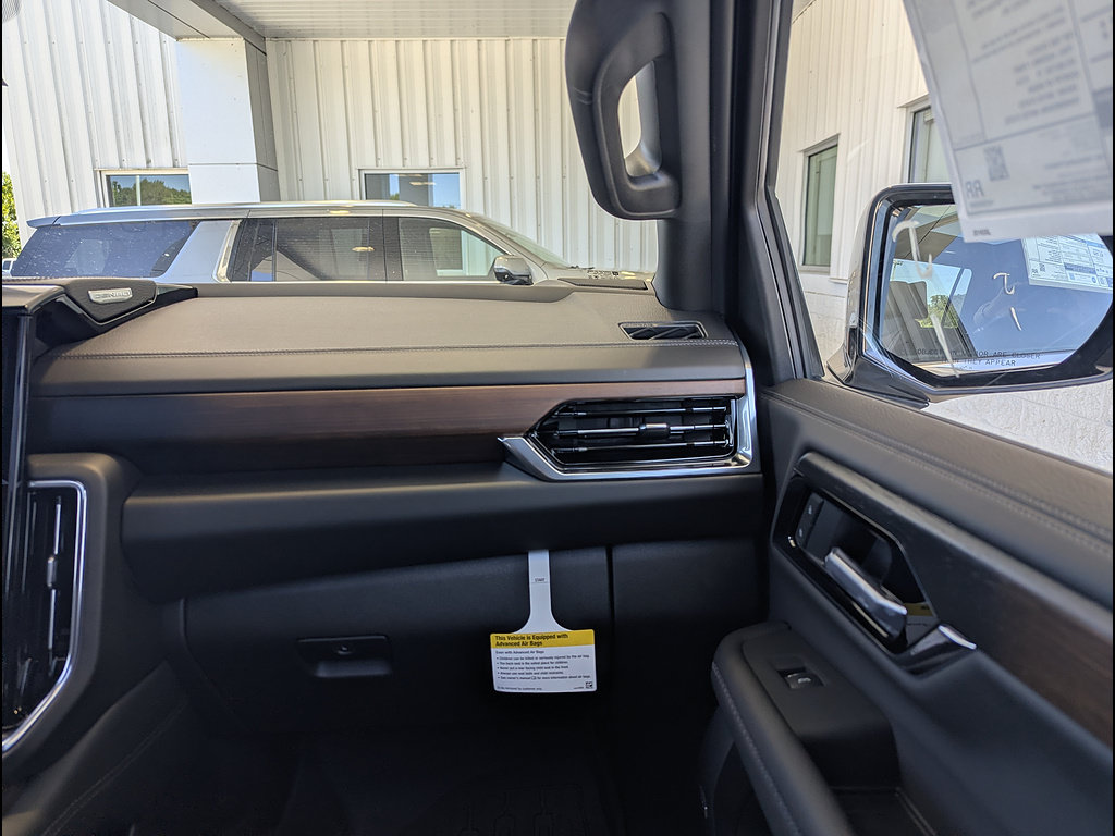 New 2026 GMC Yukon Denali w/ Advanced Technology Package AWD/4WD image 4