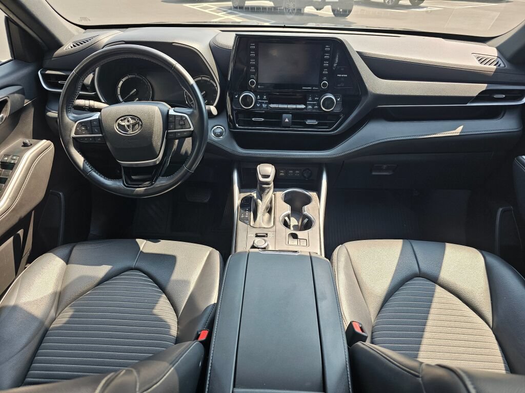 Used 2022 Toyota Highlander XSE AWD/4WD image 16